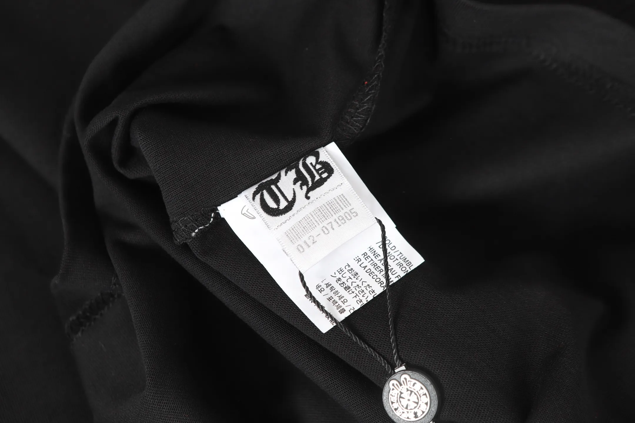 P150 cross-border model, please do not place an order if you pursue perfection -Chrome Hearts/Chrome Hearts 23ss scroll horseshoe Sanskrit printed popular long-sleeved T-shirt -High weight, high density and high quality, soft, delicate and skin-friendly wool, soft and silky to the touch, excellent warmth and skin-friendly properties -Customized weaving and dyeing, no color difference, no matter the fabric or workmanship details, beat the ordinary version on the market -Colour: black white -Size: S M L XL